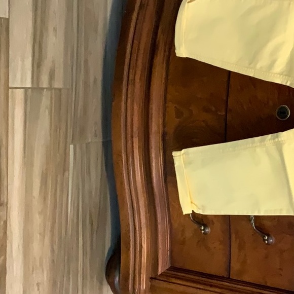 NWT Loft yellow Marissa skinny, straight through hip capris Size 4. - Picture 3 of 5